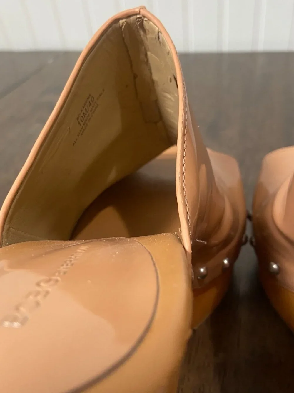 BCBG Karena Platform Clog Mules Tan Patent Studded Wooden Heel Y2K Size 10